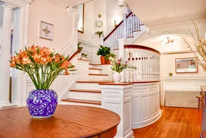 Easy access elegance, minutes from 95, colleges, Gillette and Providence. - Image 2