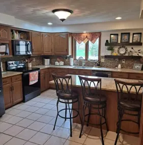 Single Family House in a quiet, friendly subdivision with a park near. - Image 5