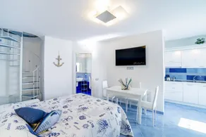 De Vivo Realty - Blue Angels Relais - Image 4