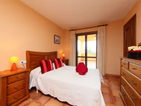 Beautiful private villa for 8 guests with private pool, TV, patio, pets allowed and panoramic view - Image 4