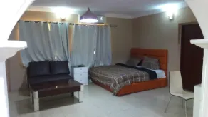 Leez Luxury Apartment - Image 5