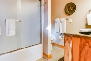 5BR+Loft,5BA,3 King|Close to Village|SHARC Pool|Hot tub|A/C|WiFi|Bikes|EV Chrg - Image 4