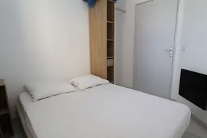 3 værelser ved strandpromenaden med pool og parkering - Image 4