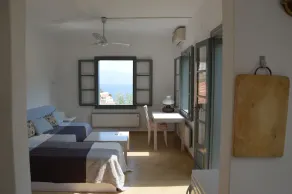 Hydra studio house with amazing harbour views - Image 4