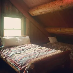 Quiet Lakeside log cabin with teaching/studio space available for retreats. - Image 5