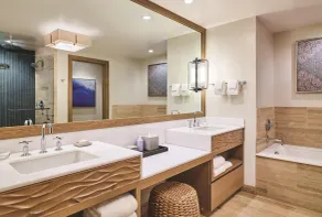 Maliula 2-Bdrm Superior,Unique Contempprary Traditional Hawaiian Interiors - Image 2