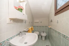 Centrally Located, Mediterranean Holiday Apartment with Garden and Terrace - Image 3