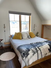Cozy, secluded home close to everything. 15 min to town and skiing. - Image 4