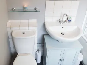 2 bedroom accommodation in York - Image 3