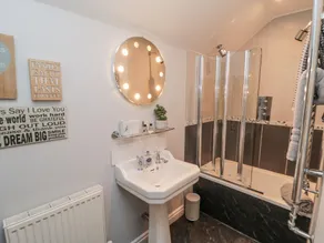 Manor Cottage - Image 3