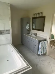 Glamorous private lake property - Image 3