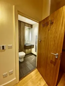 Wood studio flat - Image 2