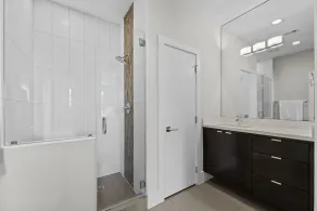 River Oaks Hideaway! Indoor Garden, Fountain, eBikes, Mid&Short Term Rental - Image 5