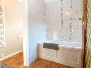 SPRING COTTAGE, family friendly, character holiday cottage in Wroxton - Image 2