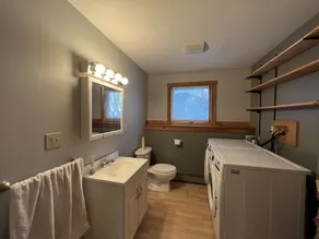 Cozy ski cabin, minutes to mountains - Image 2