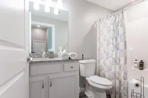 Beautiful Lively Loft in Downtown King Bed - Image 4