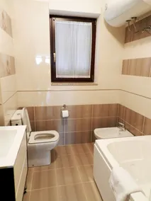 Villa Smaragdna - Apartamento de tres habitaciones con patio - Image 3