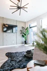 Stay in a modern two bedroom townhouse in downtown Kelowna with secure parking, patio, pet friendly options & easy walks to Prospera Place, the brewery district, waterfront paths, cafés & restaurants. Perfect for couples, friends or small families. - Image 2