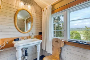 Maxwelton Aerie Bluffside Retreat w/ Sweeping Puget Sound Views + Firepit - Image 3