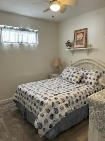 Great location-No need to drive. Near to beach, boards  & Convention Ctr! CLEAN! - Image 4
