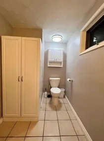 Bright & Open Home in North Pole - Image 3