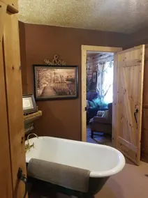 Rustic & Cozy Log Cabin in beautiful countryside with exceptional amenities! - Image 4