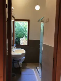 Sardegna: spaziosa e luminosa villa con giardino pochi metri dal mare - Image 3