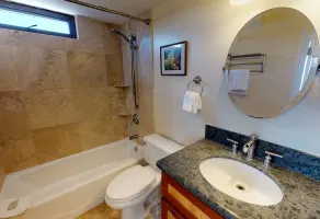 36th Floor Deluxe Ocean View Condo with Free Parking & Wifi condo - Image 2