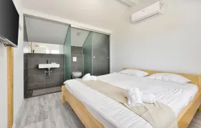 Four-Bedroom Holiday Home - Image 5