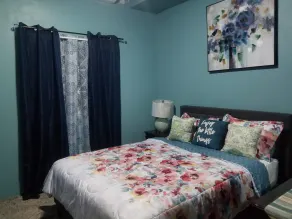 Comfortable modern one bedroom, 2 mins away from shopping malls. - Image 2