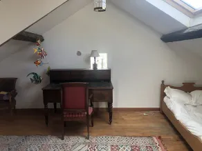 Großes Einfamilienhaus im Dorfzentrum mit großem Garten. - Image 3