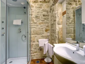 Holiday Home in Rojnici with Private Pool - Image 2