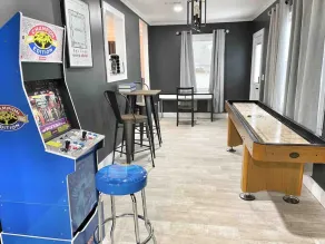 Corporate Stay: 4BR, Game Room & Movie Room - Image 3