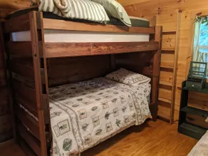Charmantes Blockhaus in Sackets Harbor, NY, kostenloses Internet, tolle Lage, Privatsphäre - Image 3