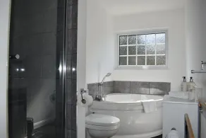 Apartment-Prvt Bathroom-Garden View-Heddon Suite - Image 2
