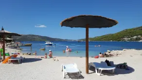 2-Zimmer-Ferienwohnung am Strand Seget Vranjica, Trogir (A-13771-b) - Image 2