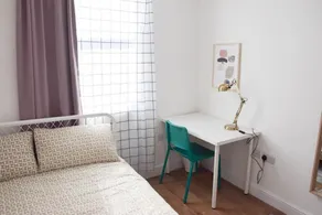 BEAUTIFUL 2 BED FLAT IN HEART OF THE CITY CENTRE - Image 5