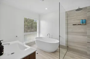 Surf Lovers - 28 Seagull Ave, Chiton - Image 4