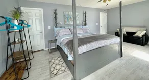 Spacious 6 bedroom home on a 430 acre all sports lake. - Image 5
