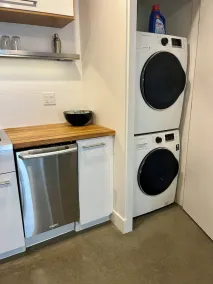 Ocean View White Rock Modern 2 Bedroom. 1 min walk to beach! BC & City licensed. - Image 2