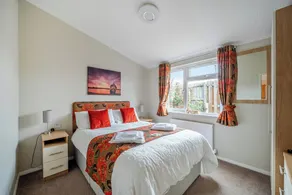 2 Bed Cabin - Sleeps 4 - Pets - 5 min to Beach - Image 4