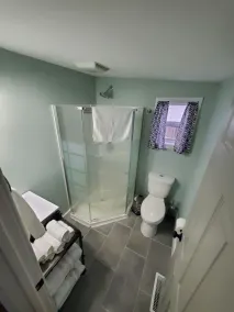 Comfortable 3 Bedroom Home, Free Parking, WIFI - Image 3