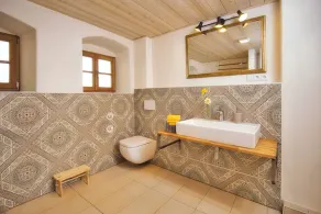 All-inclusive -- Wood-fired oven, sauna, hot tub, home theater, pool table, foosball, darts - Image 4