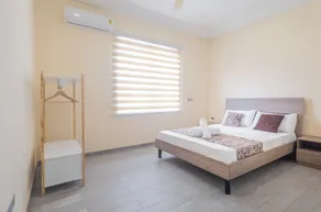 Cozy & Spacious 2BD APT w/QUEENbeds WIFI & Netflix East Legon - Image 3