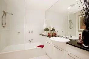 Park Lane Apartment East Melbourne - Image 3
