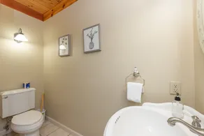 Cozy Dog Friendly Blue Home Near Lake w/ Huge Yard - Image 2