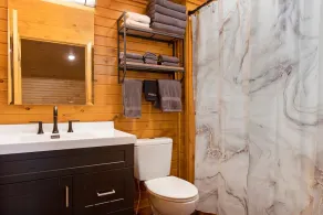 Just outside Traverse City Hot Tub King Bed Fire Place Full Kitchen PET Friendly - Image 4