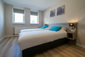 Luxury flat overlooking the marina for 10 people. - Image 5