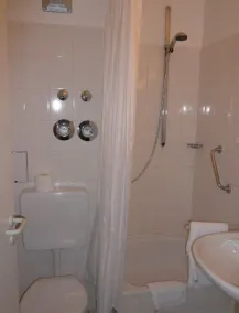 Apartment located directly on the beach promenade, right on the beach. - Image 4