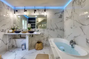Villa and pool - exceptional setting - Image 3